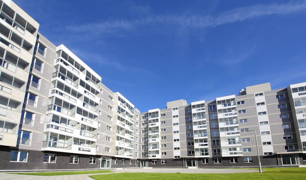 Budynek mieszkalny w nowym kompleksie mieszkaniowym w Moskwie