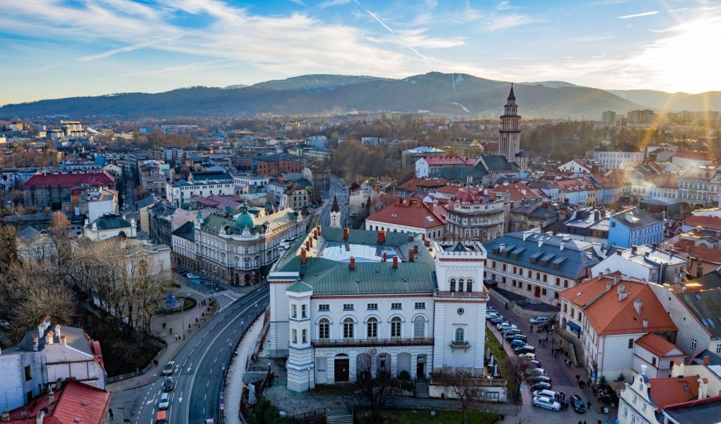 Widok z drona na Bielsko-Białą. Bielsko-Biała to miasto w południowej Polsce.