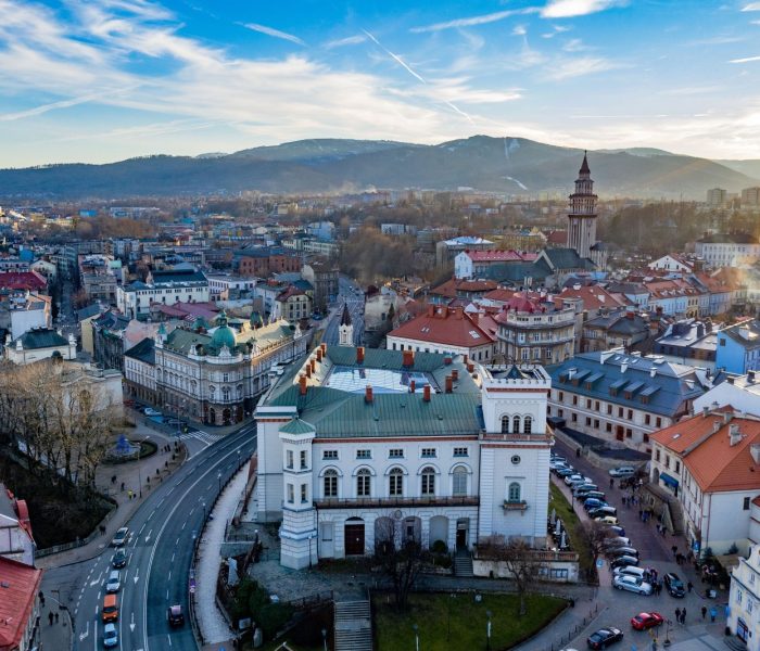 Widok z drona na Bielsko-Białą. Bielsko-Biała to miasto w południowej Polsce.