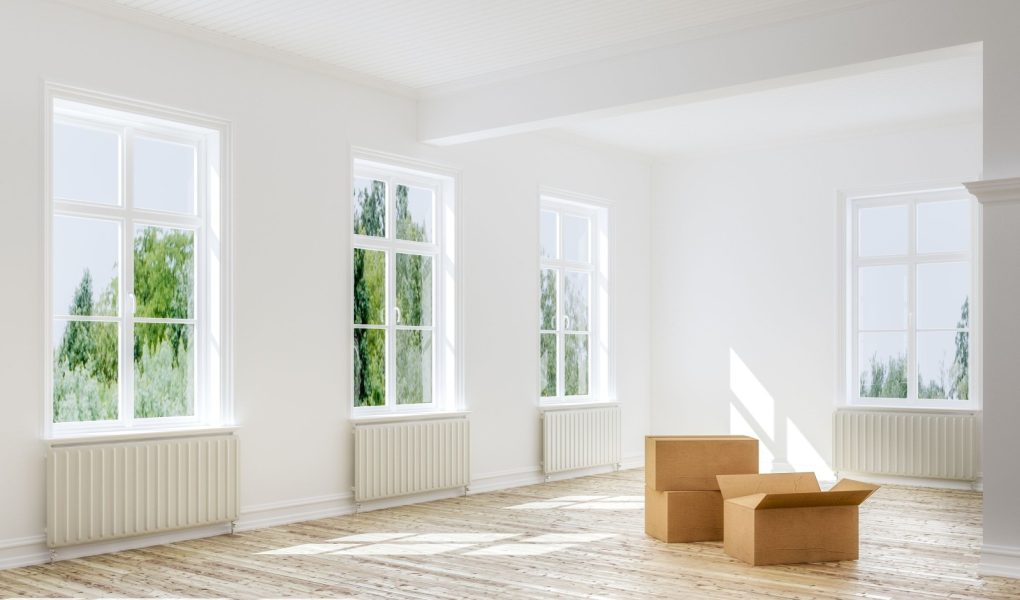 Renderowanie 3d wnętrza podczas przeprowadzki - puste pudła na podłodze mieszkania