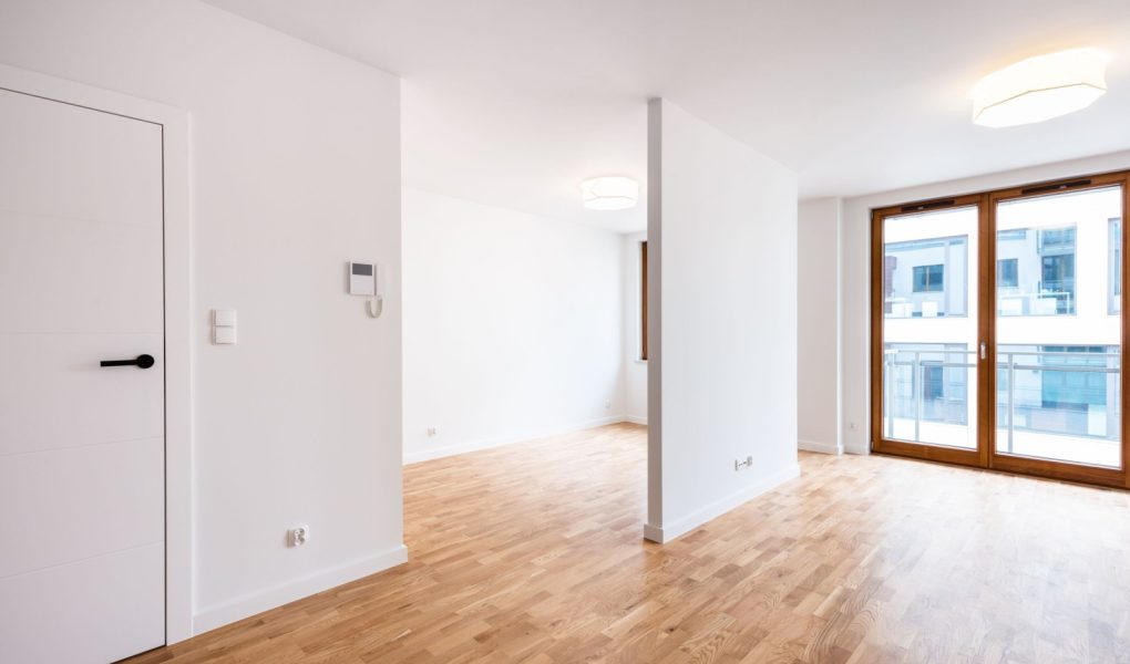 Puste nowe wnętrze mieszkania nieruchomość na sprzedaż lub wynajem