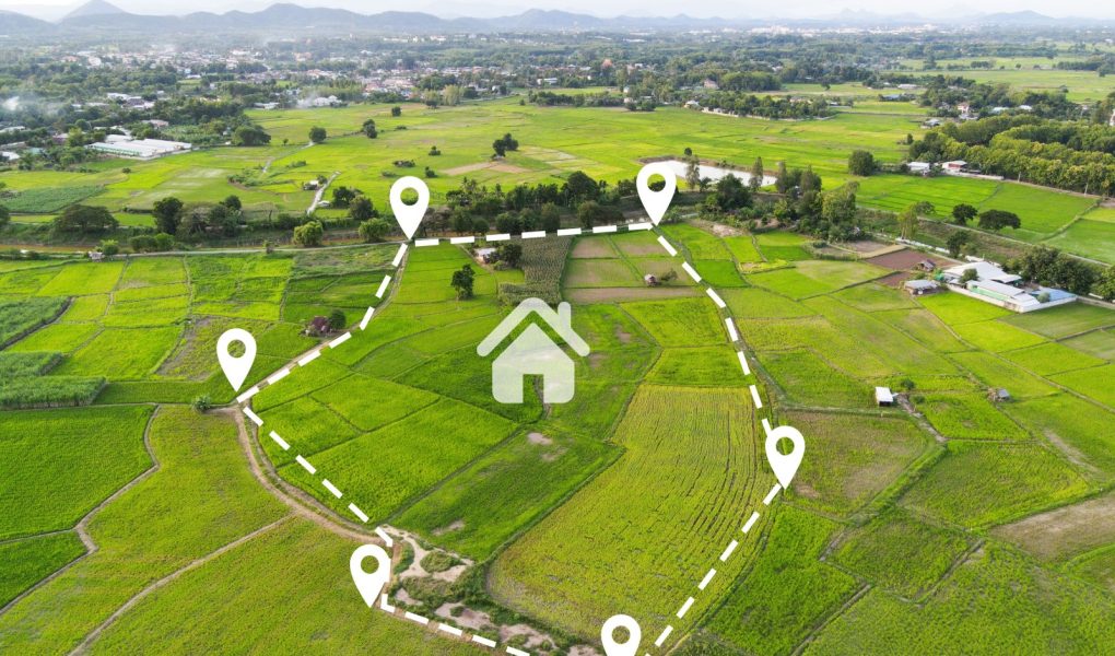 Działka pod budowę domu widok z lotu ptaka, pole ziemi z pinezkami, lokalizacja pinów dla poddziału mieszkaniowego zabudowa mieszkaniowa posiadana sprzedaż wynajem kupno lub inwestycja dom lub dom rozbudowa przedmieścia miasta