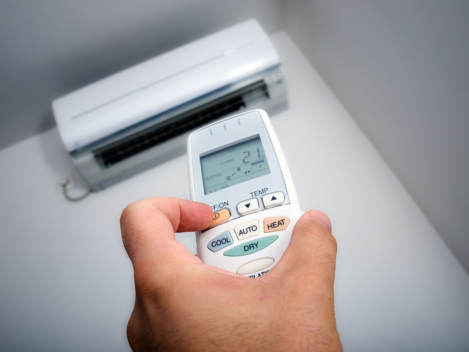 Widok z bliska dotyczący korzystania z niektórych urządzeń, takich jak klimatyzacja.