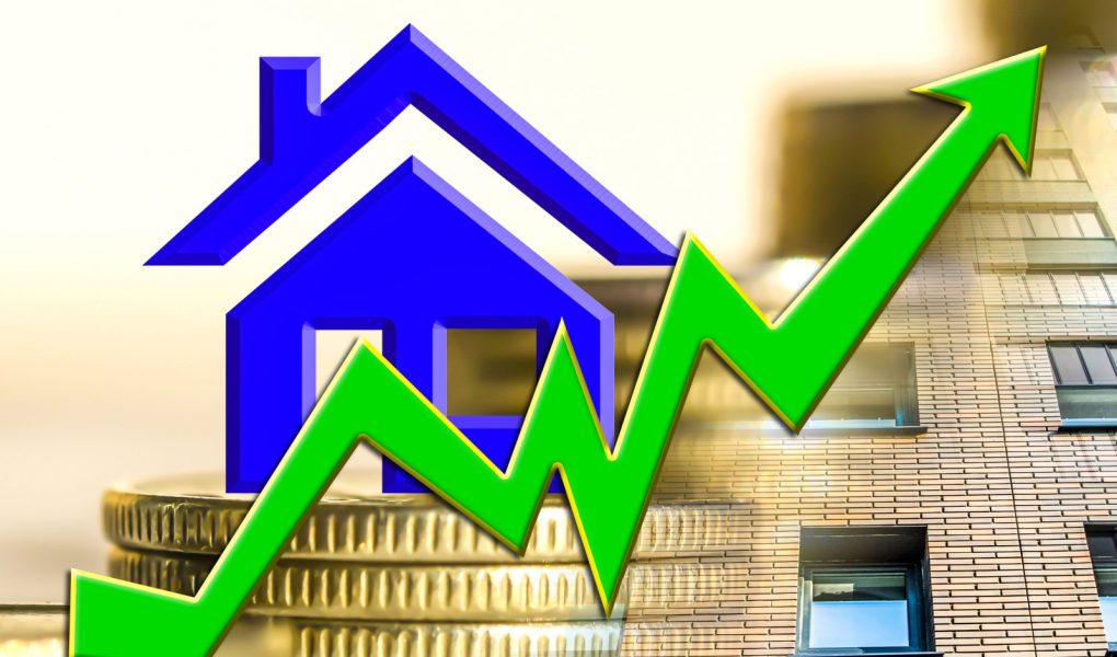 Wykres wzrostu i symbol nieruchomości na tle pieniędzy . Koncepcja zmian cen nieruchomości .