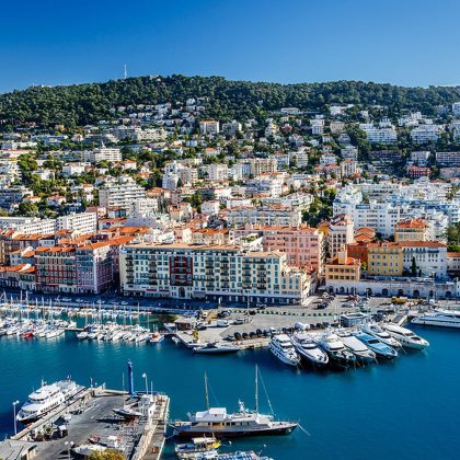 Widok z lotu ptaka na port w Nicei i luksusowe jachty Riwiera Francuska Francja
