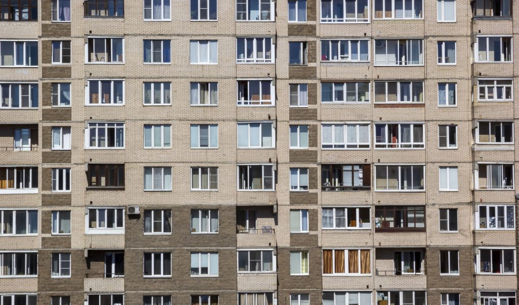 Ceglana fasada w świetle dziennym wieżowców Budynki mieszkalne Bloki mieszkalne Szczegół Tekstura Tło Sankt Petersburg Miasto Rosja