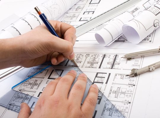 Plany architektoniczne i plany w biurze