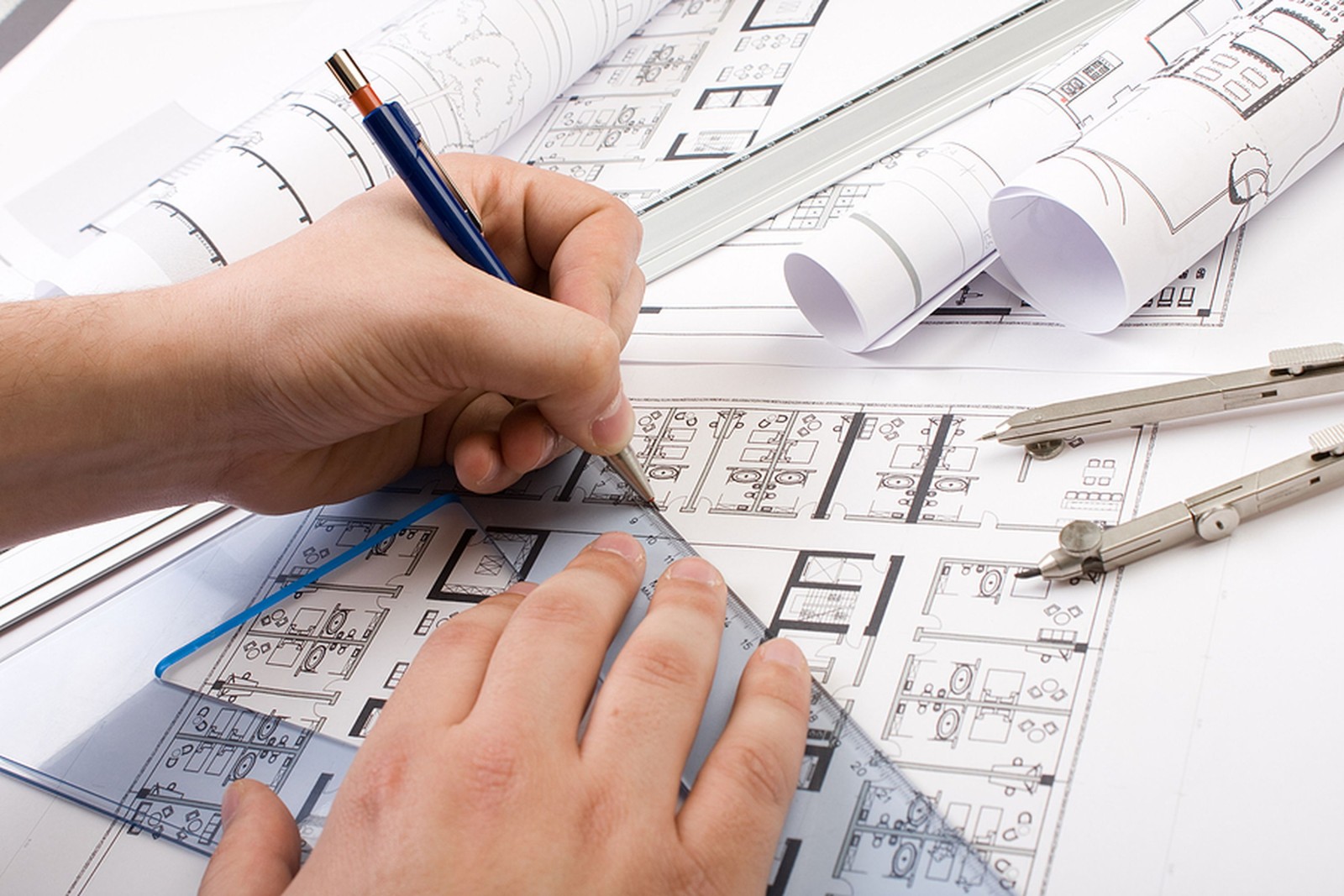 Plany architektoniczne i plany w biurze