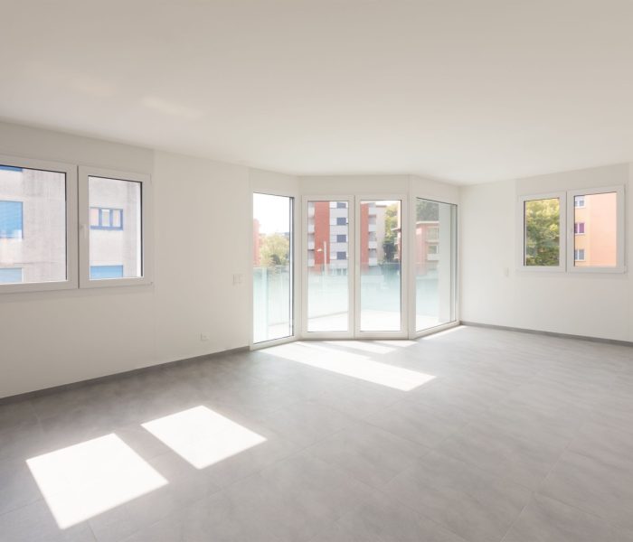 Puste nowoczesne mieszkanie, puste przestrzenie