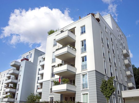 nowoczesne kamienice apartamentowce w berlinie niemcy
