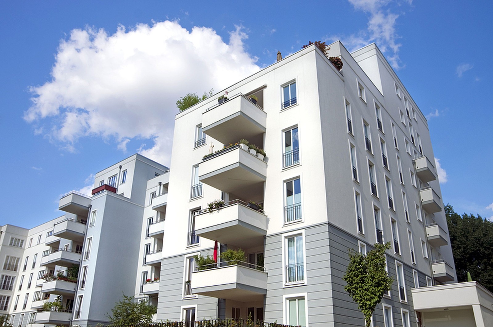 nowoczesne kamienice apartamentowce w berlinie niemcy