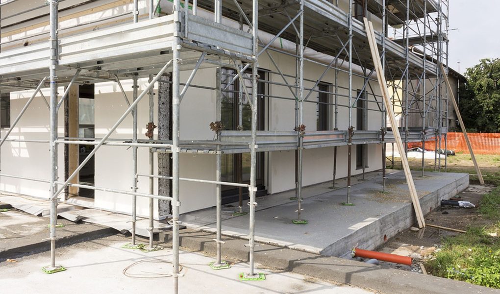 Konstrukcja budynku: montaż prefabrykowanego domu drewnianego