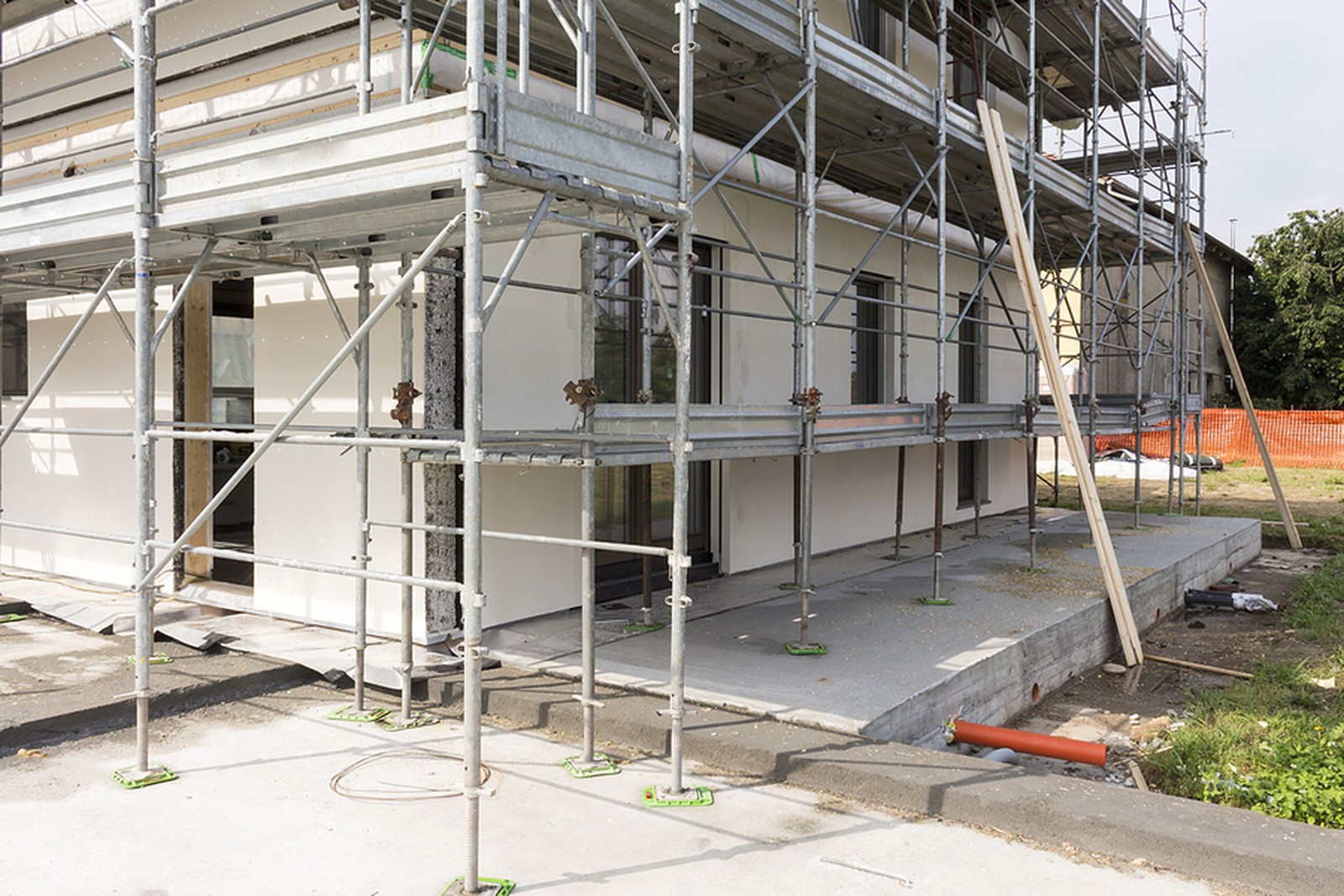 Konstrukcja budynku: montaż prefabrykowanego domu drewnianego