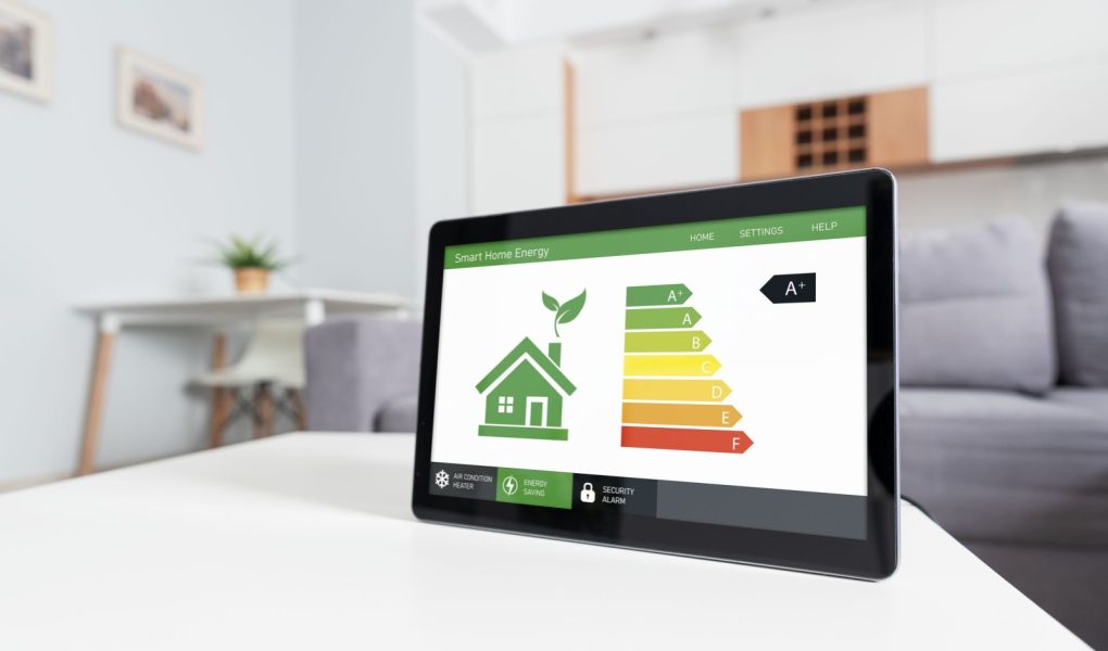 Efektywność energetyczna aplikacji mobilnej na ekranie. Ekologia, koncepcja domu ekologicznego