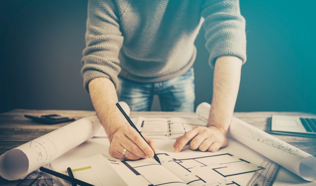 architekt architektura rysunek projekt blueprint biuro biznes praca architektoniczna konstrukcja projektant linijka stół miejsce pracy koncepcja - zdjęcie stockowe