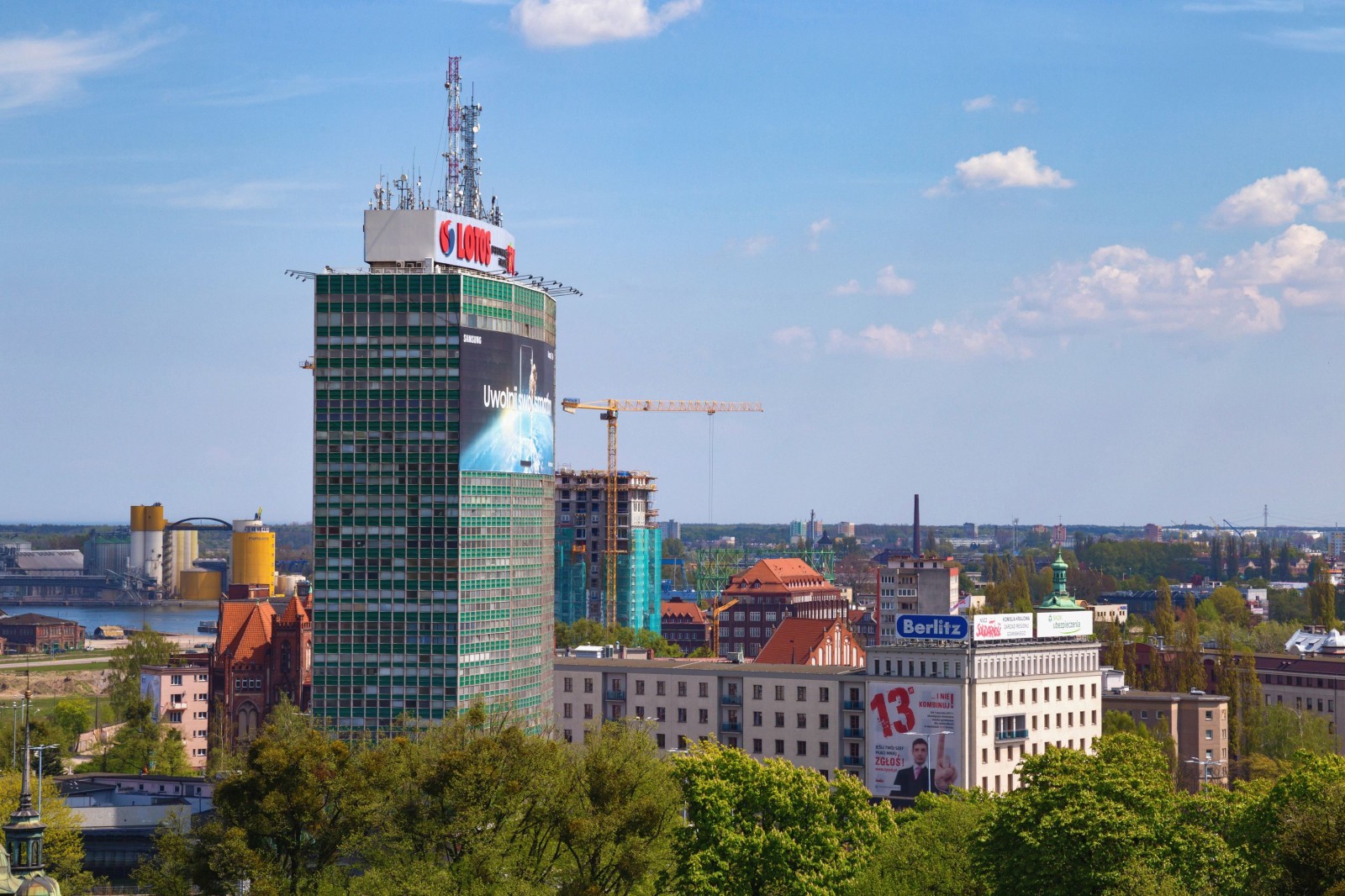 GDAŃSK, POLSKA - 14 MAJA 2017 R: Widok na wieżowce w centrum Gdańska.