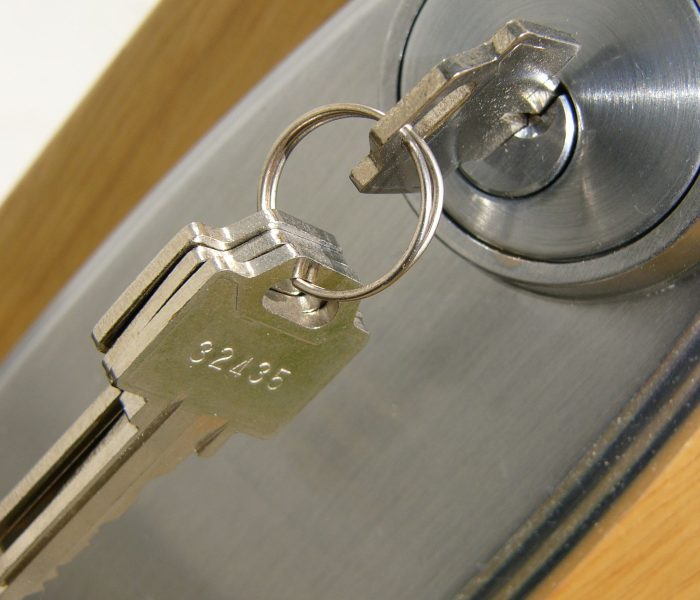 zamek i klucz do drzwi