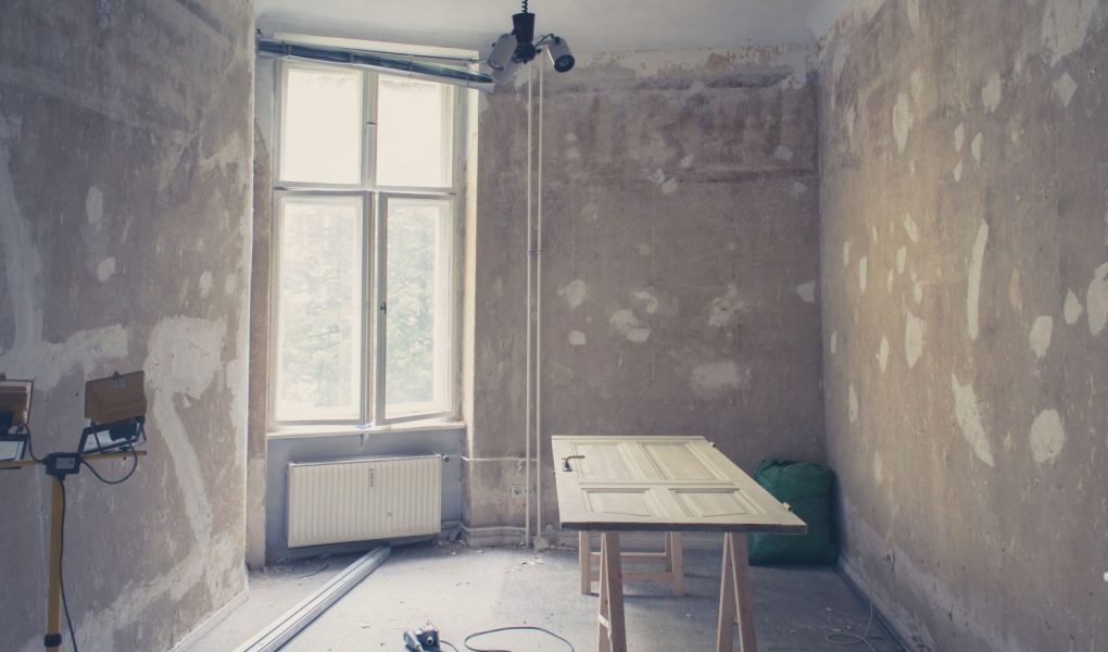 remont domu - stare mieszkanie podczas remontu - filtr vintage