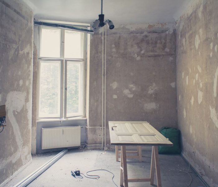 remont domu - stare mieszkanie podczas remontu - filtr vintage